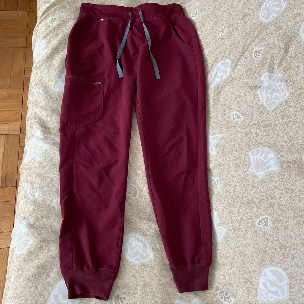 Women’s FIGS Zamora Jogger Scrub Pants Burgundy 1812 Size Small